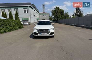 Внедорожник / Кроссовер Audi Q5 2017 в 
