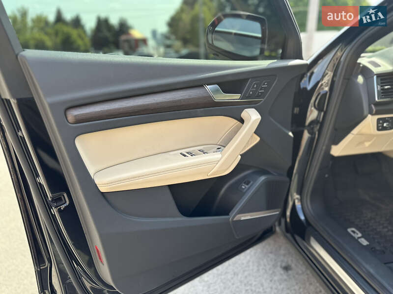 Позашляховик / Кросовер Audi Q5 2022 в Дніпрі