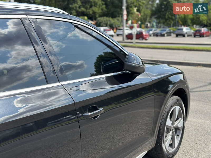 Позашляховик / Кросовер Audi Q5 2022 в Дніпрі