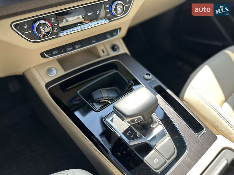 Позашляховик / Кросовер Audi Q5 2022 в Дніпрі