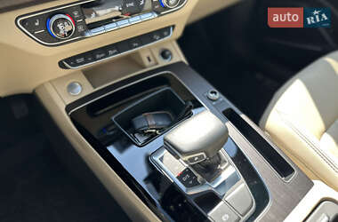 Внедорожник / Кроссовер Audi Q5 2022 в 