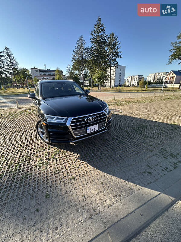 Внедорожник / Кроссовер Audi Q5 2017 в 