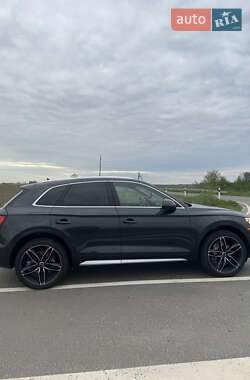 Внедорожник / Кроссовер Audi Q5 2017 в 