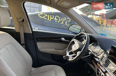 Внедорожник / Кроссовер Audi Q5 2018 в 