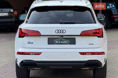 Позашляховик / Кросовер Audi Q5 2024 в 