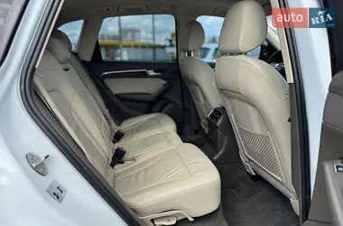 Внедорожник / Кроссовер Audi Q5 2017 в 