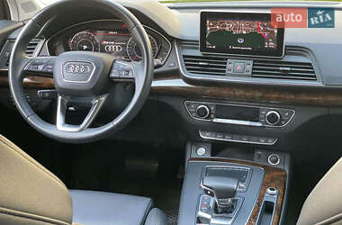 Внедорожник / Кроссовер Audi Q5 2018 в 