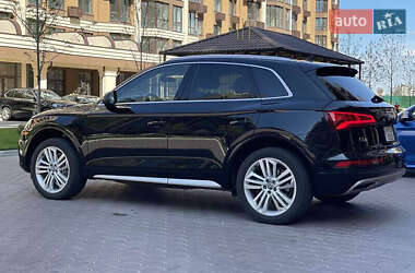Внедорожник / Кроссовер Audi Q5 2018 в 
