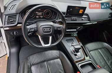 Внедорожник / Кроссовер Audi Q5 2018 в 