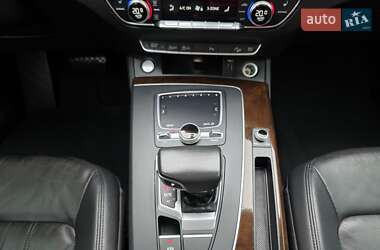 Внедорожник / Кроссовер Audi Q5 2018 в 