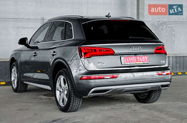 Внедорожник / Кроссовер Audi Q5 2018 в 