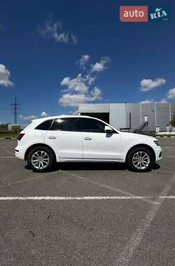 Внедорожник / Кроссовер Audi Q5 2015 в 
