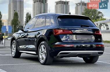 Позашляховик / Кросовер Audi Q5 2017 в 