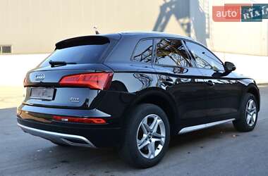 Позашляховик / Кросовер Audi Q5 2017 в 