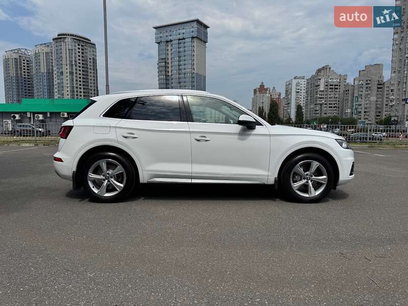 Позашляховик / Кросовер Audi Q5 2020 в Києві