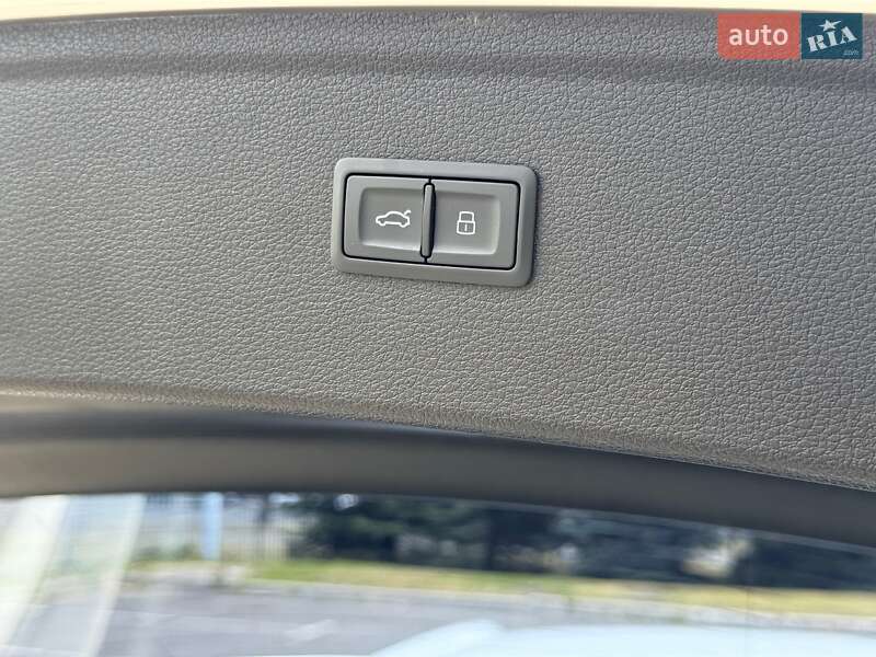 Позашляховик / Кросовер Audi Q5 2020 в Києві