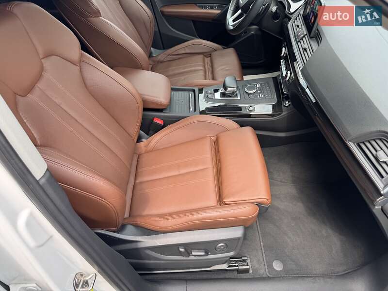 Позашляховик / Кросовер Audi Q5 2020 в Києві
