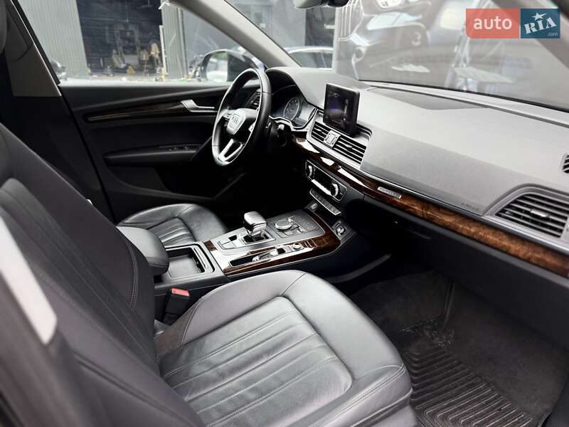 Позашляховик / Кросовер Audi Q5 2018 в Львові