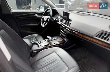 Внедорожник / Кроссовер Audi Q5 2018 в 