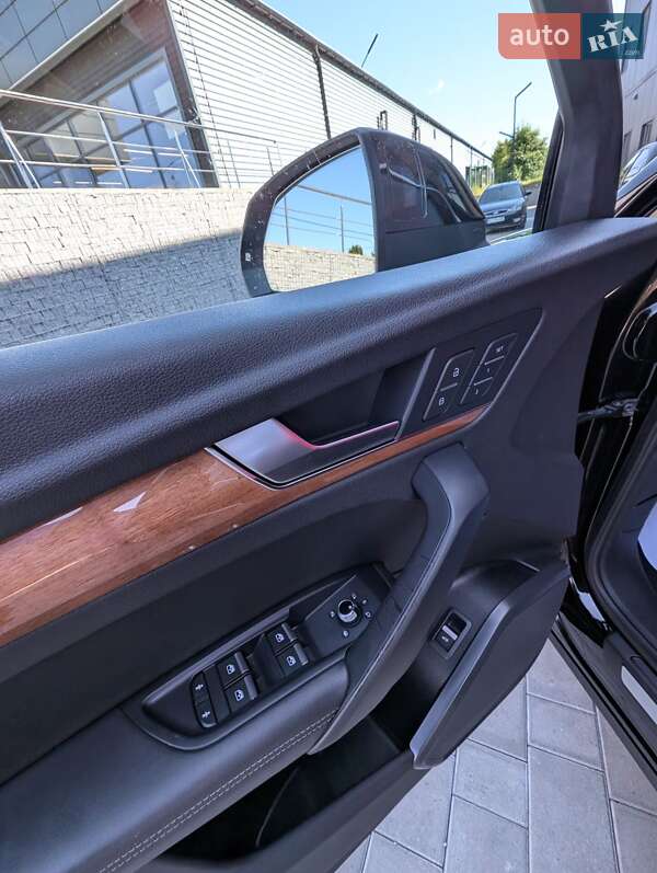Позашляховик / Кросовер Audi Q5 2020 в Луцьку