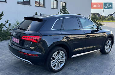 Позашляховик / Кросовер Audi Q5 2018 в 