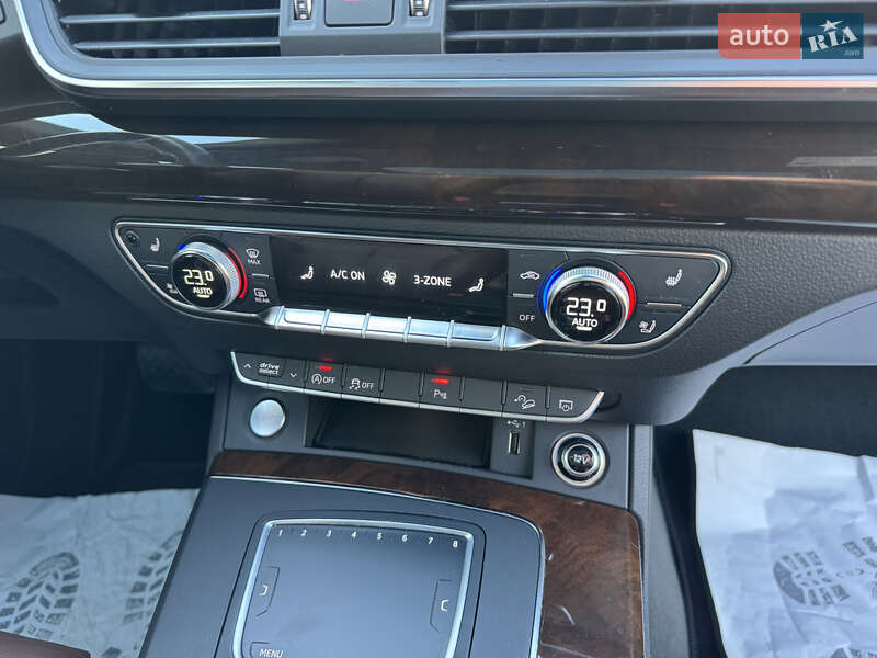 Позашляховик / Кросовер Audi Q5 2018 в Луцьку
