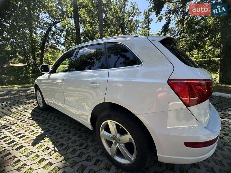 Позашляховик / Кросовер Audi Q5 2011 в Києві
