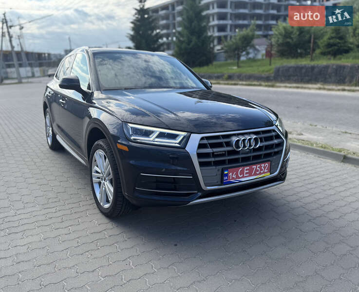 Внедорожник / Кроссовер Audi Q5 2018 в 