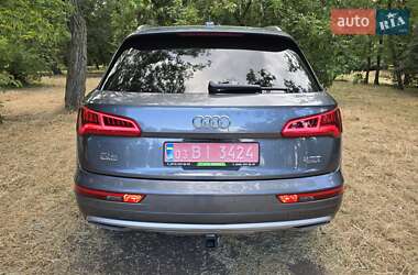 Внедорожник / Кроссовер Audi Q5 2018 в 