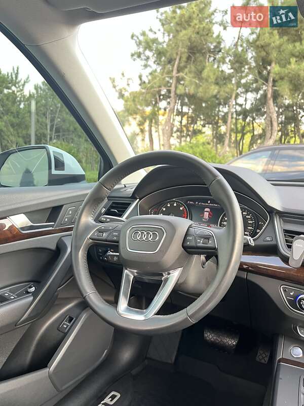 Внедорожник / Кроссовер Audi Q5 2019 в Днепре