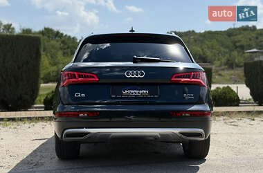 Внедорожник / Кроссовер Audi Q5 2017 в 