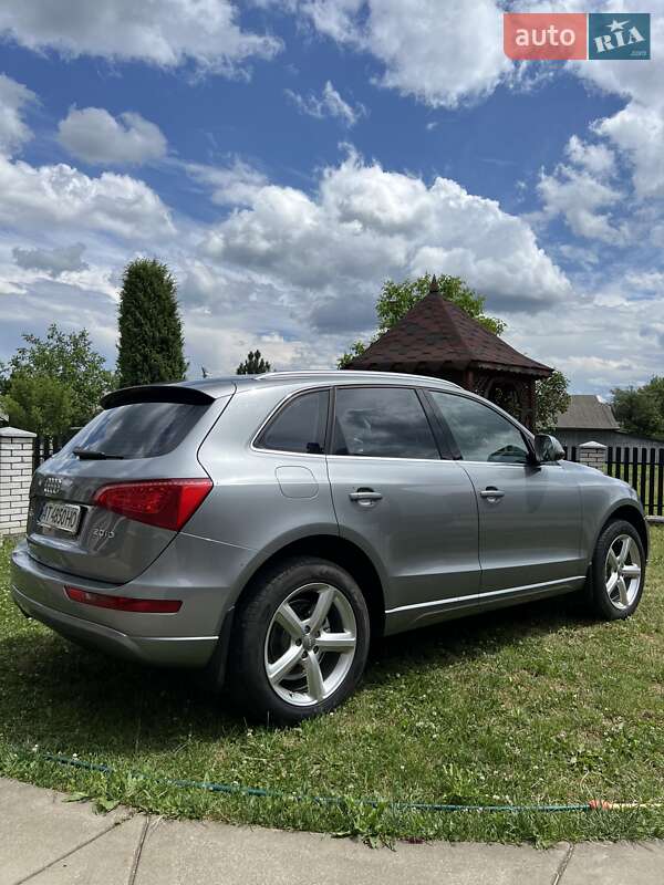 Внедорожник / Кроссовер Audi Q5 2011 в Надворной