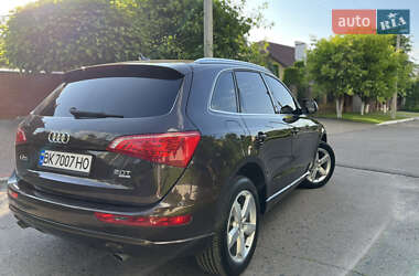 Внедорожник / Кроссовер Audi Q5 2010 в 