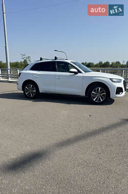 Внедорожник / Кроссовер Audi Q5 2024 в 