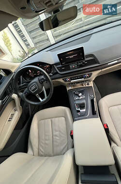 Внедорожник / Кроссовер Audi Q5 2019 в 