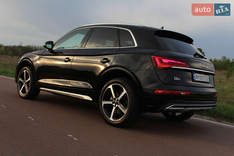 Позашляховик / Кросовер Audi Q5 2021 в Києві