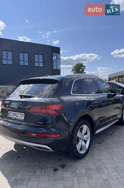 Позашляховик / Кросовер Audi Q5 2019 в 