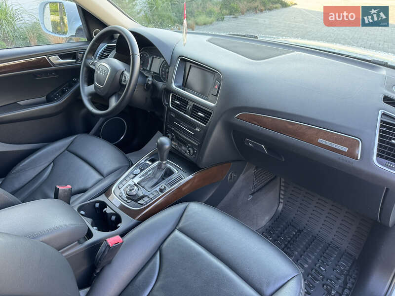 Позашляховик / Кросовер Audi Q5 2011 в Луцьку