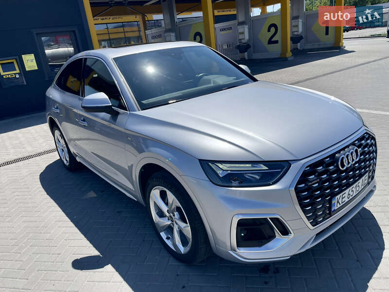 Позашляховик / Кросовер Audi Q5 2021 в 