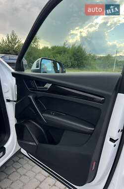 Позашляховик / Кросовер Audi Q5 2018 в 