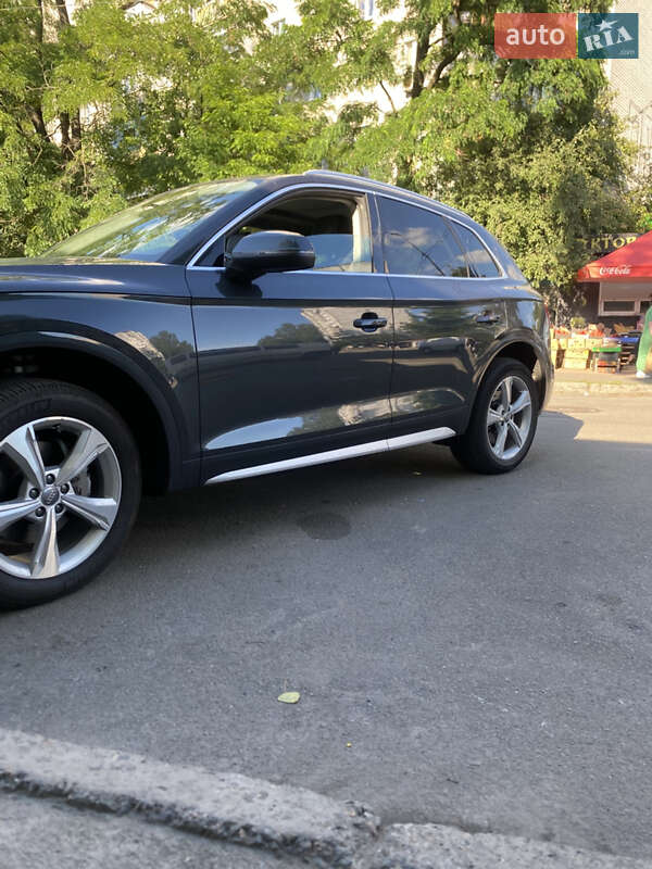 Позашляховик / Кросовер Audi Q5 2020 в Києві