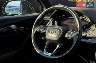 Позашляховик / Кросовер Audi Q5 2018 в 