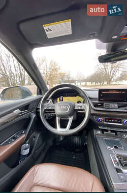 Внедорожник / Кроссовер Audi Q5 2018 в 