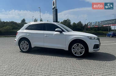 Позашляховик / Кросовер Audi Q5 2017 в 