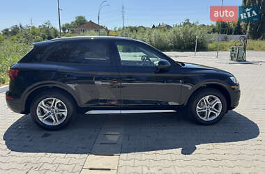 Внедорожник / Кроссовер Audi Q5 2017 в 