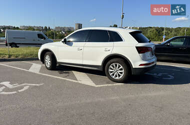 Внедорожник / Кроссовер Audi Q5 2018 в 