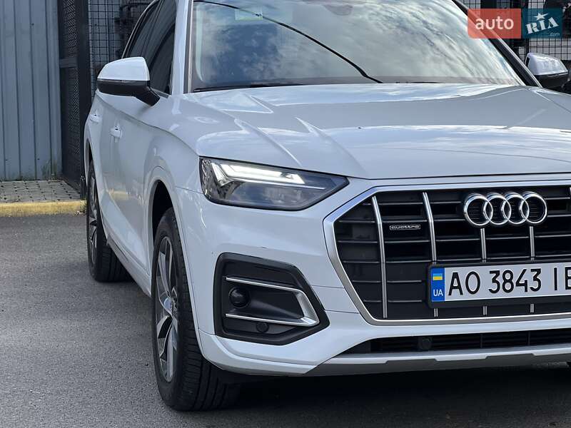 Позашляховик / Кросовер Audi Q5 2020 в Ужгороді