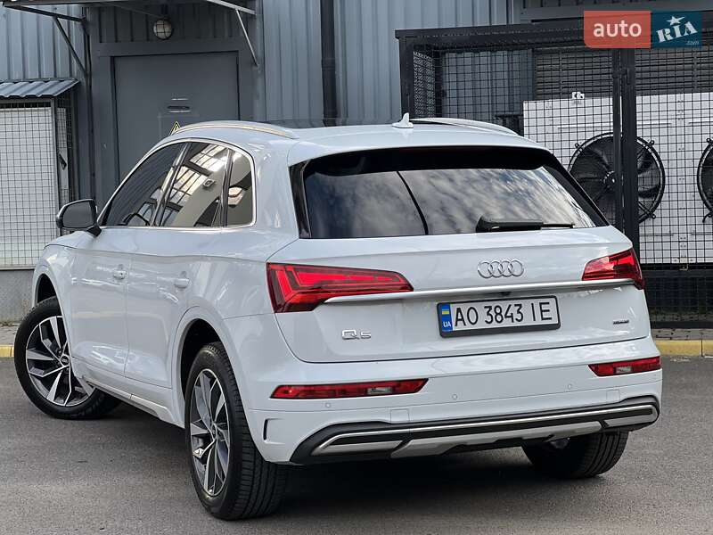 Позашляховик / Кросовер Audi Q5 2020 в Ужгороді