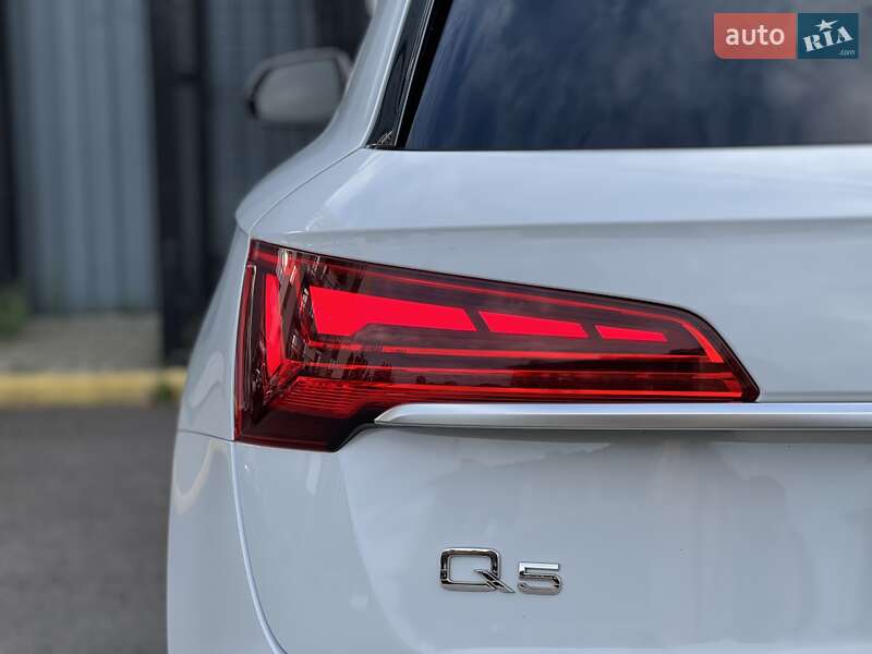 Позашляховик / Кросовер Audi Q5 2020 в Ужгороді