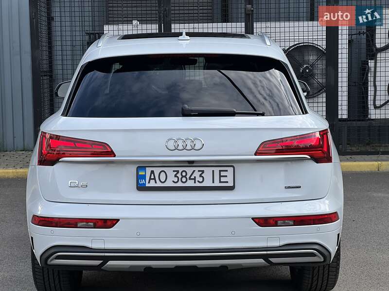 Позашляховик / Кросовер Audi Q5 2020 в Ужгороді